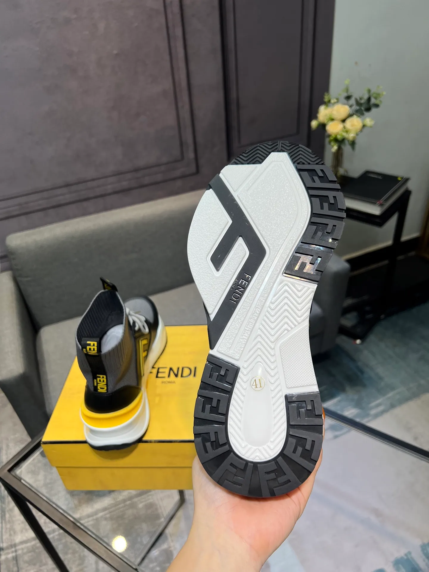 Men's shoes 💰580 FENDI men's fashion casual shoes 👟Hot sale🔥Official website 1:1 replica ⬆️Original quality - Original leather - Original breathable mesh lining Original outsole 1:1 replica, code number 38-44 (45-46 customized)